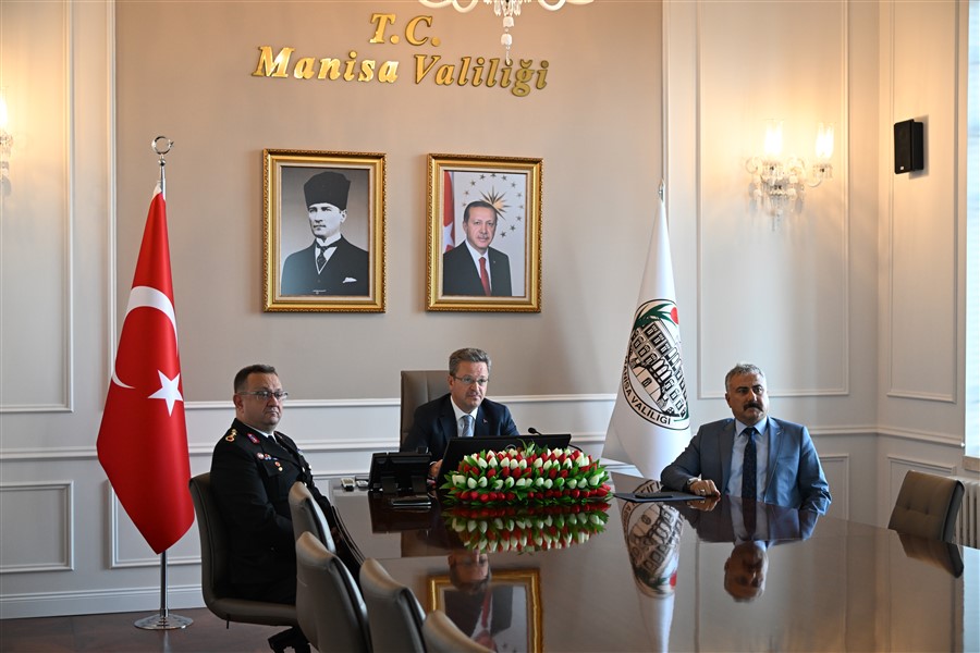 Vali Enver Ünlü, Manisa'da Göreve Başladığı Tarih İtibariyle Yürütülen Çalışmalar Hakkında Bilgilendirme Toplantısı Gerçekleştirdi