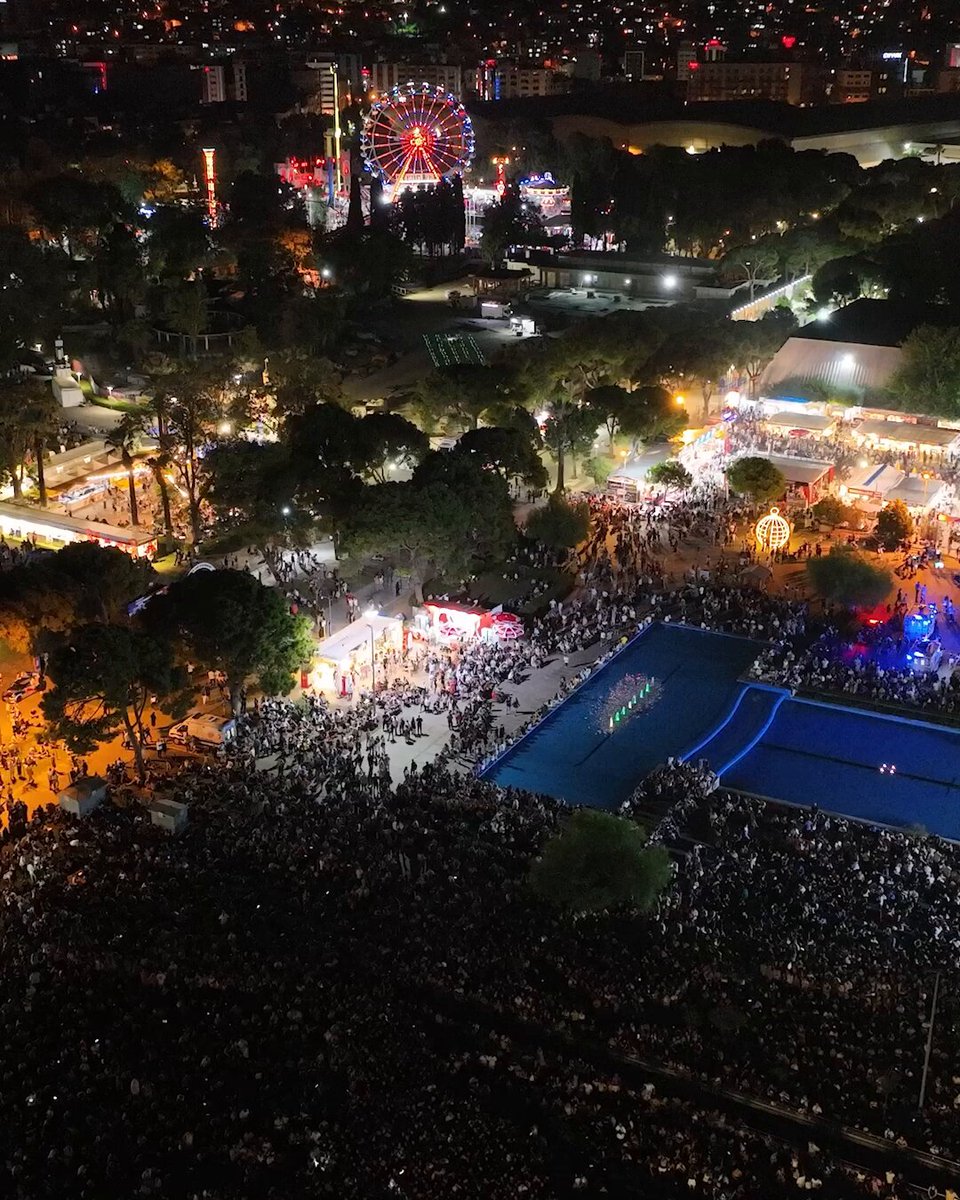 İzmir'de Gökyüzü Eşsiz Bir Şölenle Aydınlandı