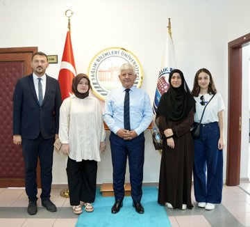 Sağlık Bilimleri Üniversitesi Rektörü Prof. Dr. Kemalettin Aydın, Teknofest 2024 Psikolojide Teknolojik Uygulamalar Yarışması'nda Finale Kalan Öğrencilerle Buluştu