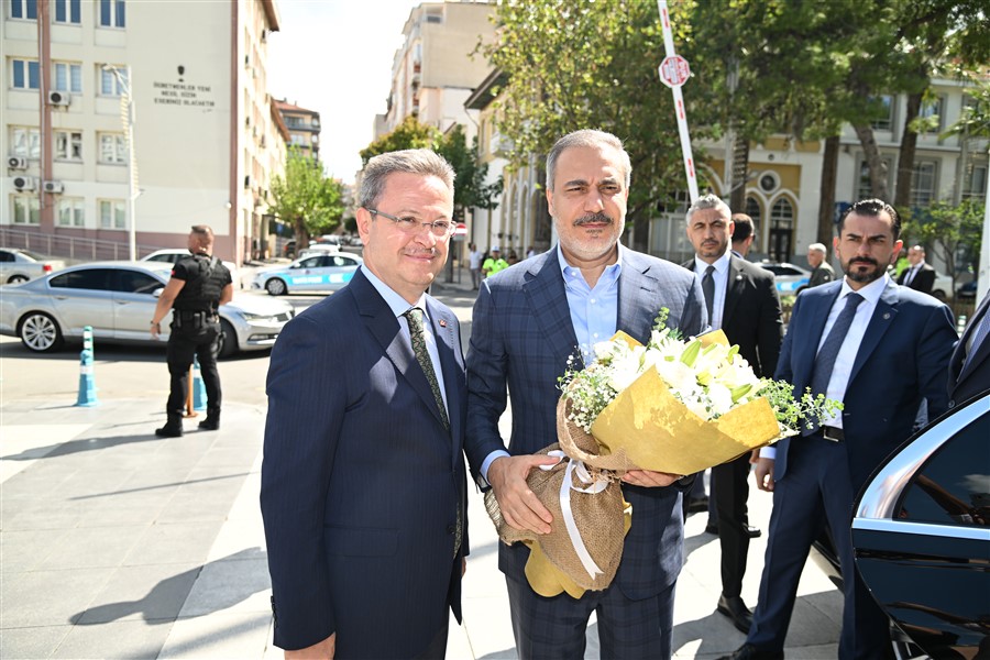 Dış İşleri Bakanı Hakan Fidan Manisa'da Ziyaretler ve Söyleşi Gerçekleştirdi