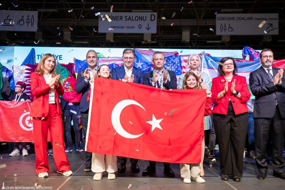 Dünya Robot Olimpiyatları İzmir'de Başladı