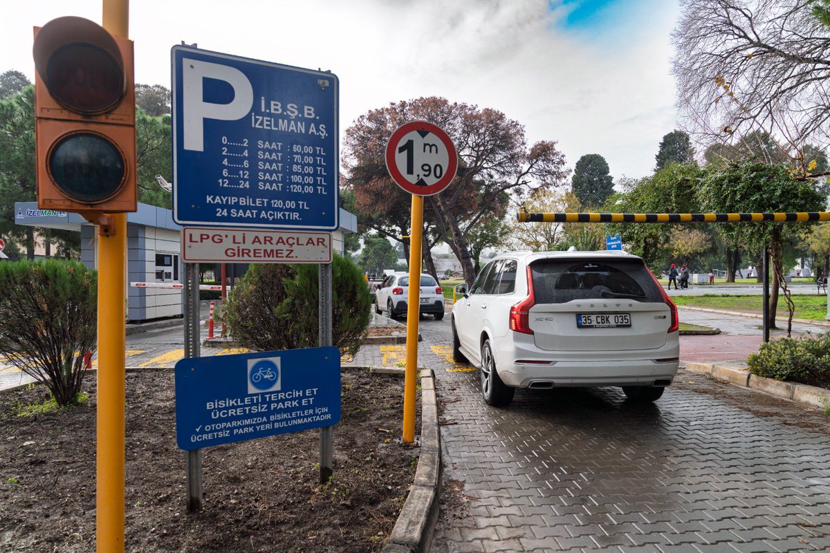İzmir Büyükşehir Belediyesi, İZELMAN'a ait otoparklarda fiyat artışı yapmayacak