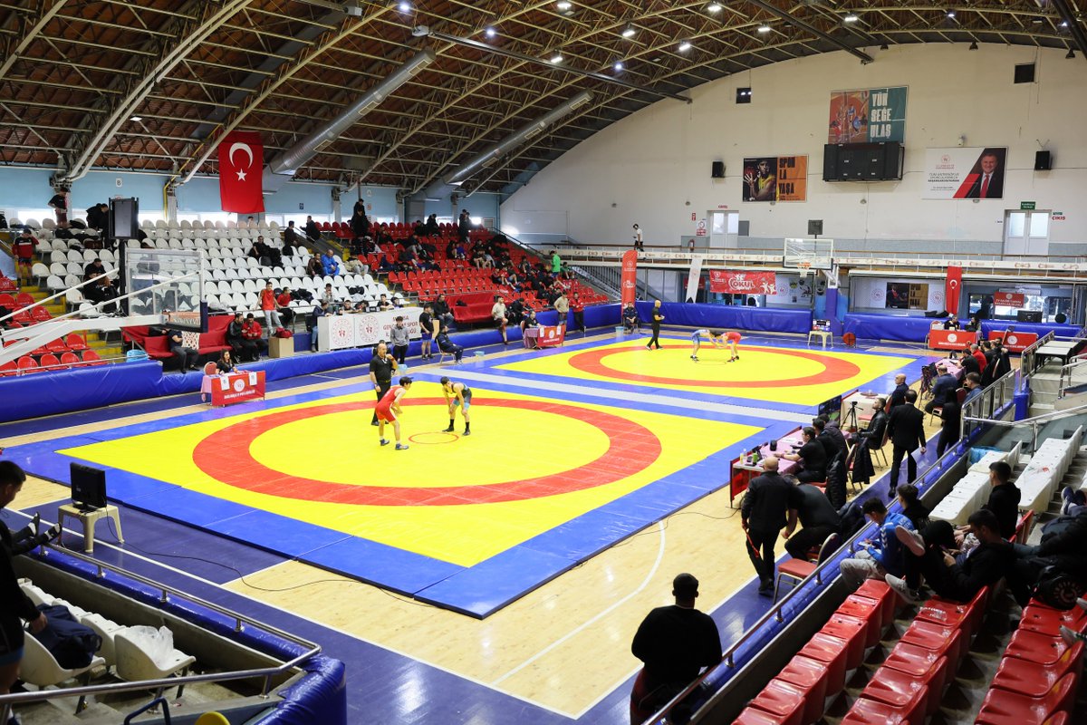 Okul Sporları Güreş Gençler A Grup Müsabakaları Başladı