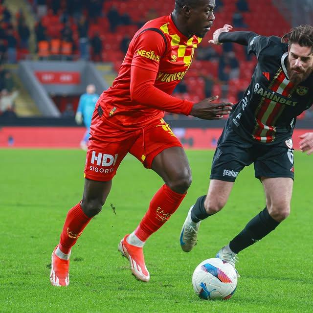 Göztepe Spor Kulübü, Tarihi Karşılaşmaları Hayranlarıyla Paylaşıyor