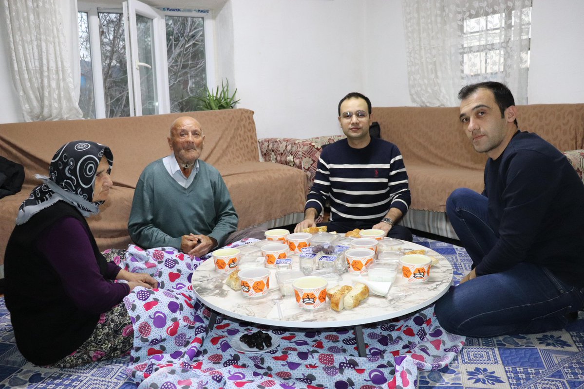 Selendi Kaymakamından Mahalle Ziyaretleri ve İftar Sofrası