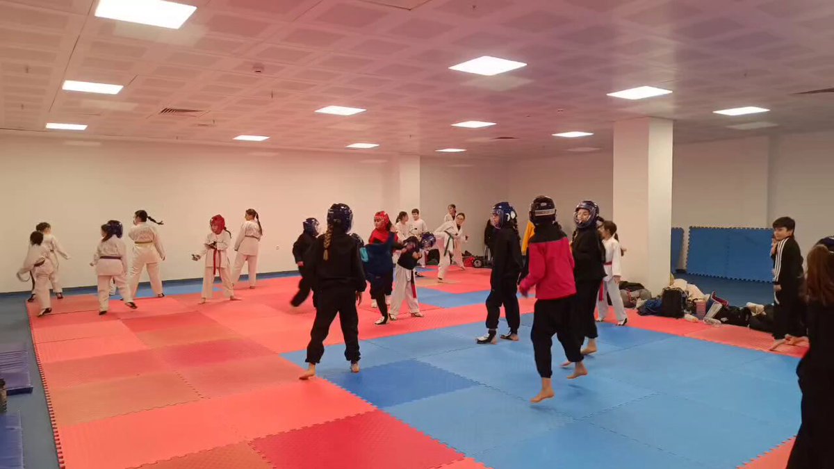 Manisa'da Taekwondo Antrenmanları Devam Ediyor