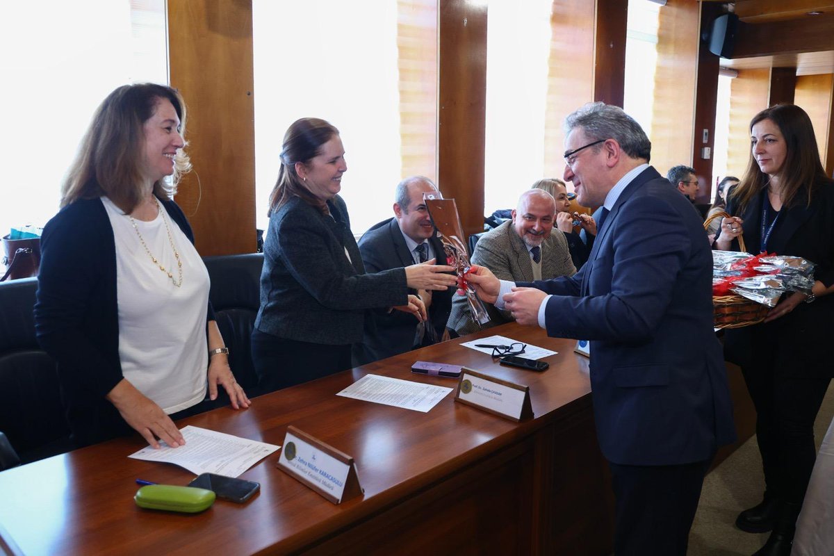 Dokuz Eylül Üniversitesi Rektörü, 8 Mart Dünya Kadınlar Günü'nü Senato Toplantısında Kutladı