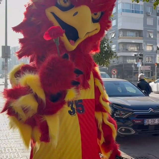 Göztepe Spor Kulübü'nden 8 Mart Mesajı: Emekçi Kadınlara Saygı ve Teşekkür