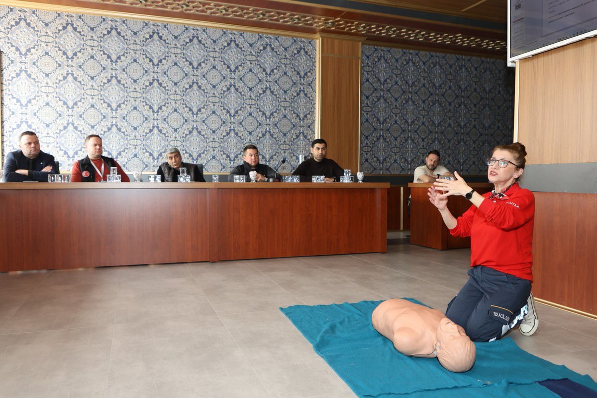 Yunusemre Belediyesi Personeline Temel İlk Yardım Eğitimi Verildi