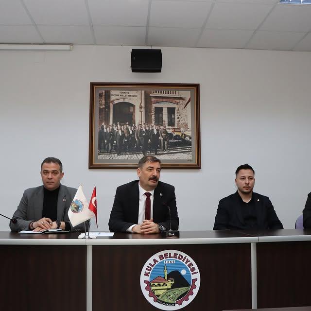 Kula Belediye Başkanı Hikmet Dönmez, Mahalle Muhtarlarıyla Buluşarak Hizmetlere Hız Veriyor