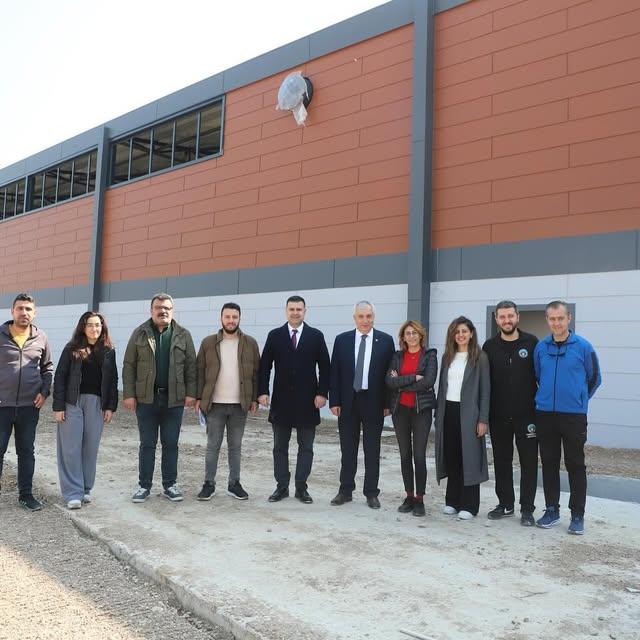 Turgutlu Belediyesi, Selvilitepe Spor Salonu ve Yüzme Havuzundaki Çalışmaları İnceledi