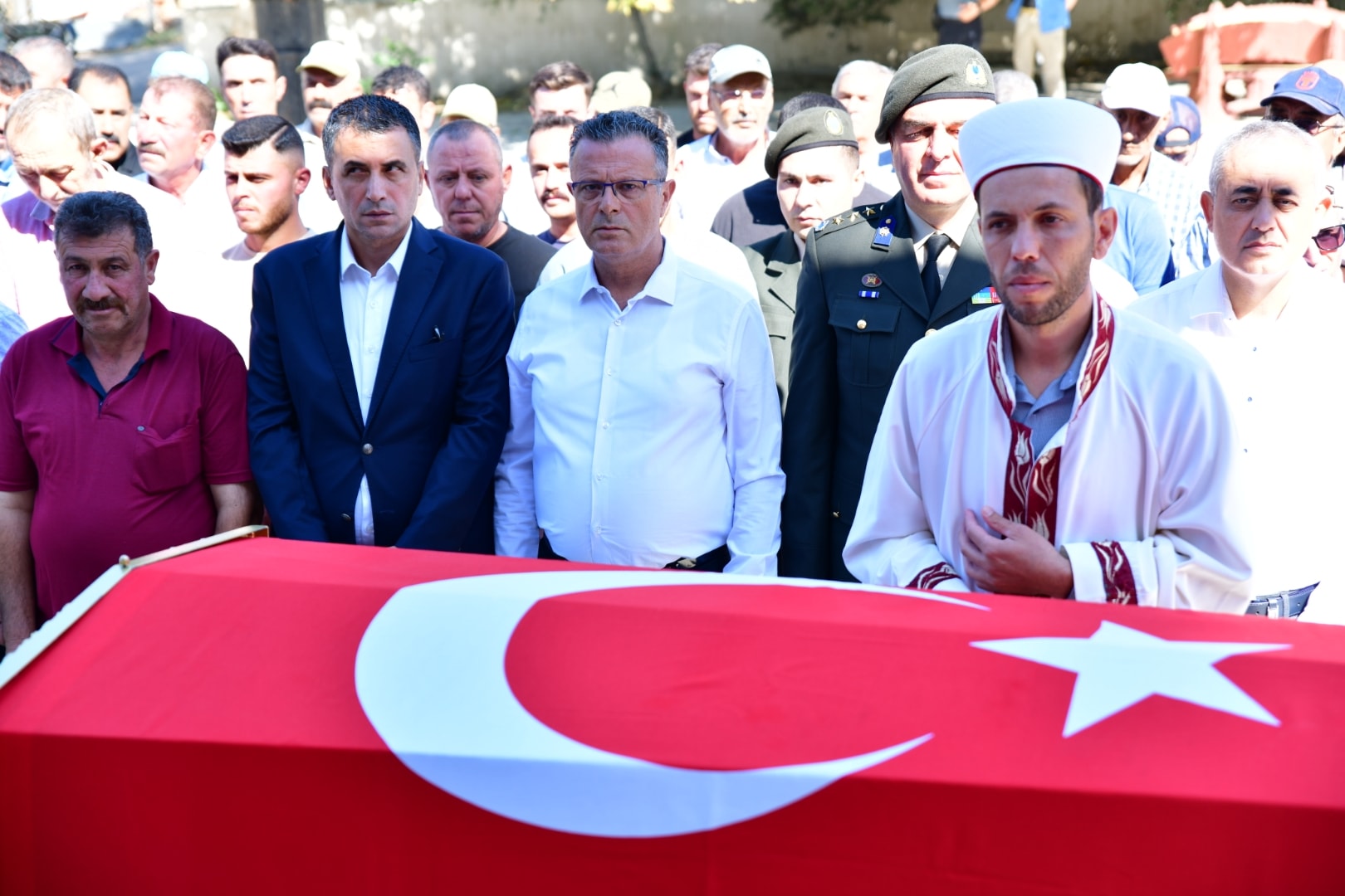 BAŞKAN AHMET ÖKÜZCÜOĞLU GAZİ SAĞLAM'IN CENAZESİNE KATILDI.